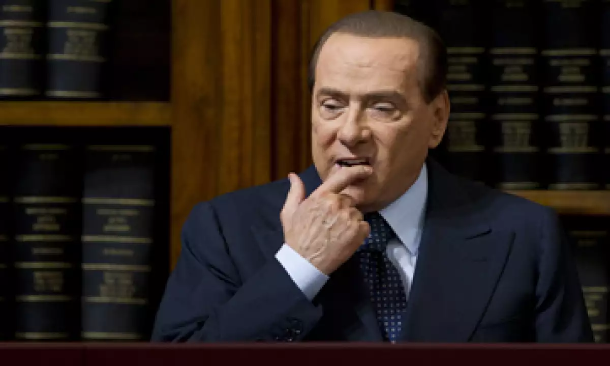 El propio Berlusconi ofreció varias señales recientemente sobre sus planes de volver a la política, al quejarse de las políticas de austeridad impulsadas por su sucesor Mario Monti. (Foto: AP)