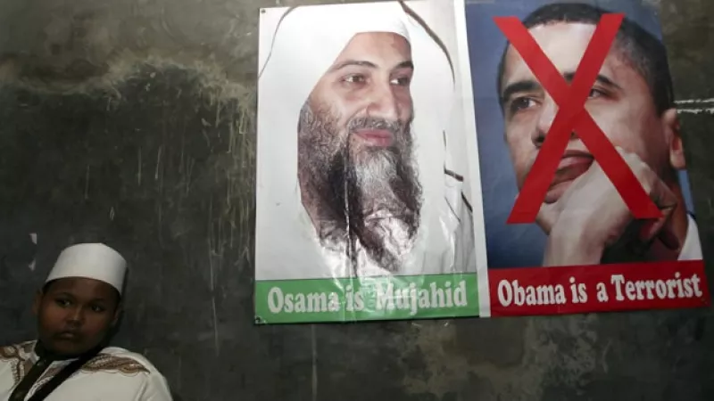 foto de bin laden y de osama en una pared