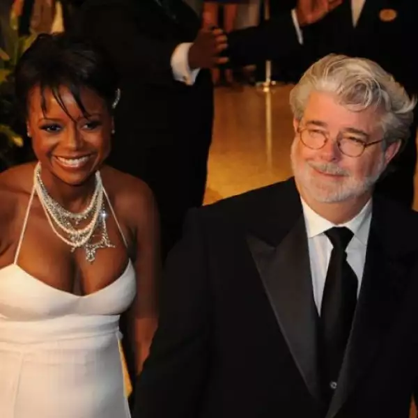 El director George Lucas llegó con su novia Mellody Hobson.