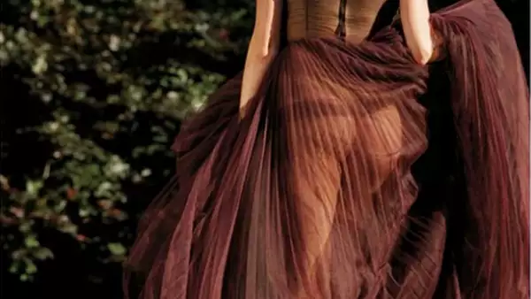 La modelo de 23 años compartió en Instagram una imagen en la que luce su booty gracias a un atuendo muy atrevido.