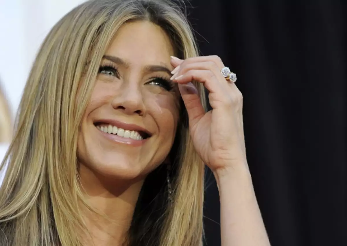A pesar de tener el look –y el presupuesto- de una superestrella, la guapa actriz de “The Switch” sólo necesita de 30 dólares al mes para verse espectacular.