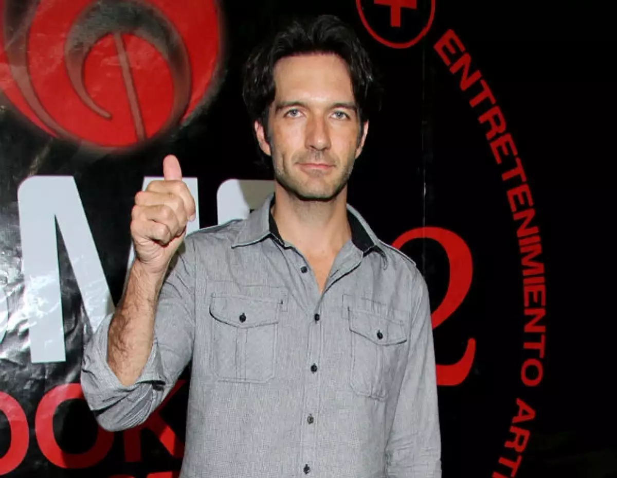 El cantante y conductor nos compartió su felicidad al lado de su novia, Sandra Echeverría, y los diferentes proyectos que está realizando actualmente.