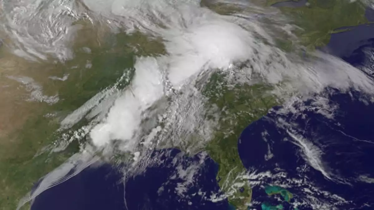 El sistema de tormentas que generó varios tornados en Estados Unidos el domingo y este lunes