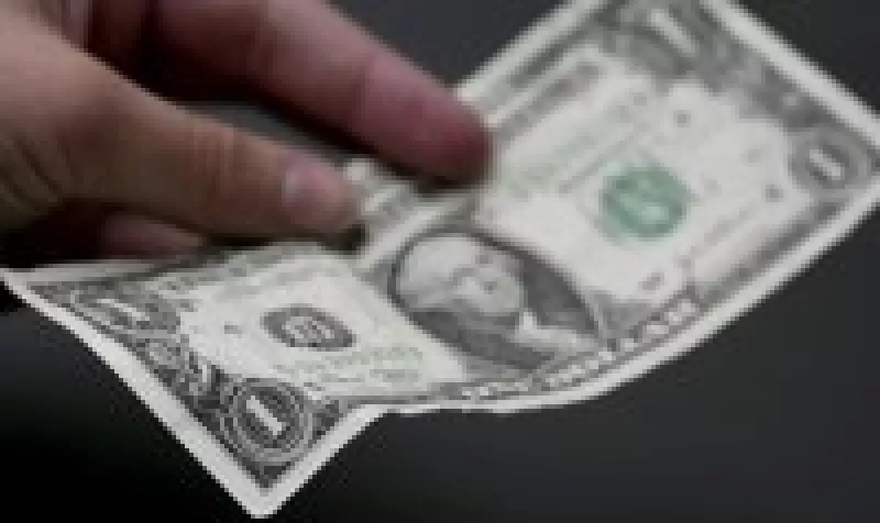 El dólar interbancario bajó a 17.4285 pesos al cierre