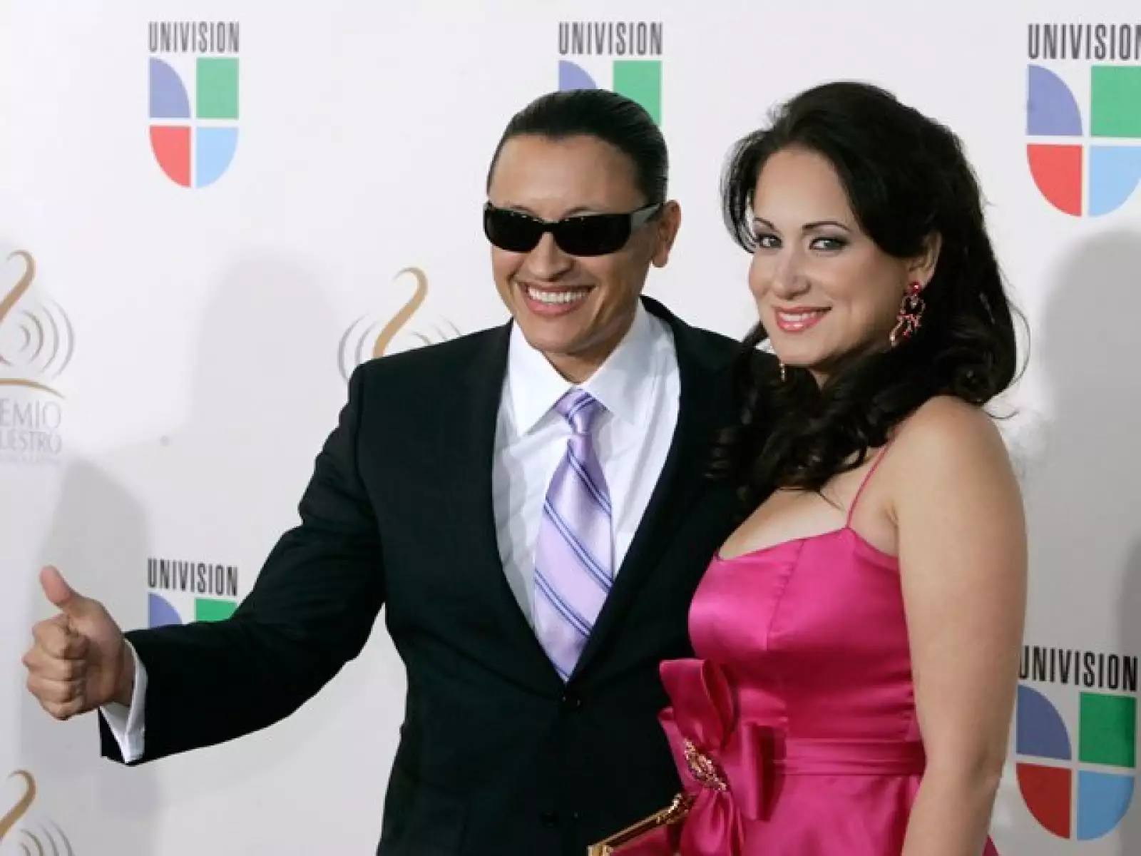 Elvis Crespo fue con su esposa y representante, Maribel Vega.