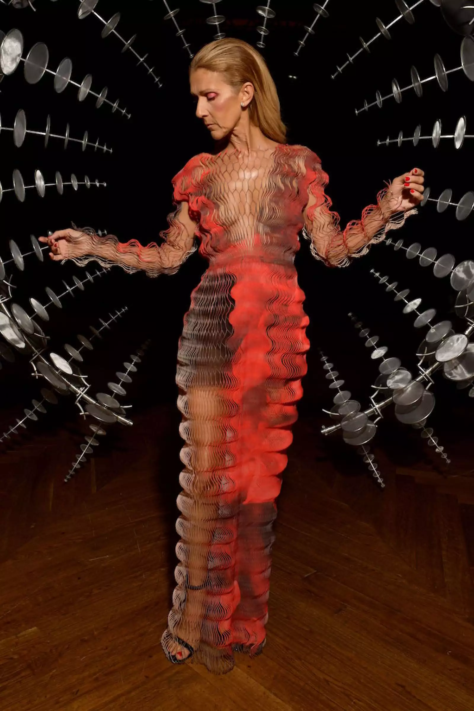 Celine en un look completo de pasarela de Iris Van Herpen