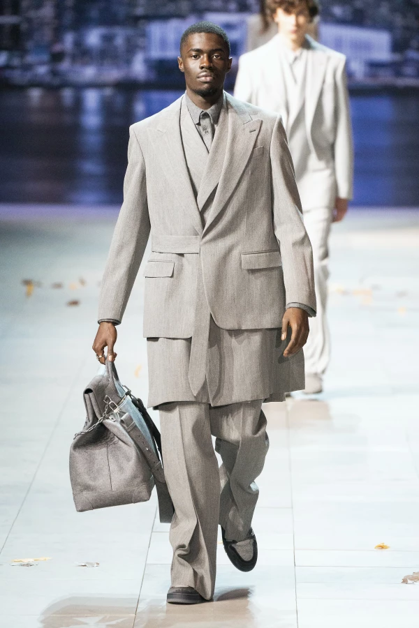 Louis Vuitton m F19