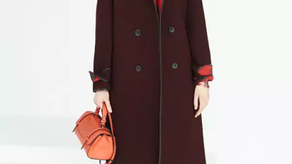 Érika con su sensual figura y muy emocionada por estar en el lugar donde se filmó La Laguna Azul.