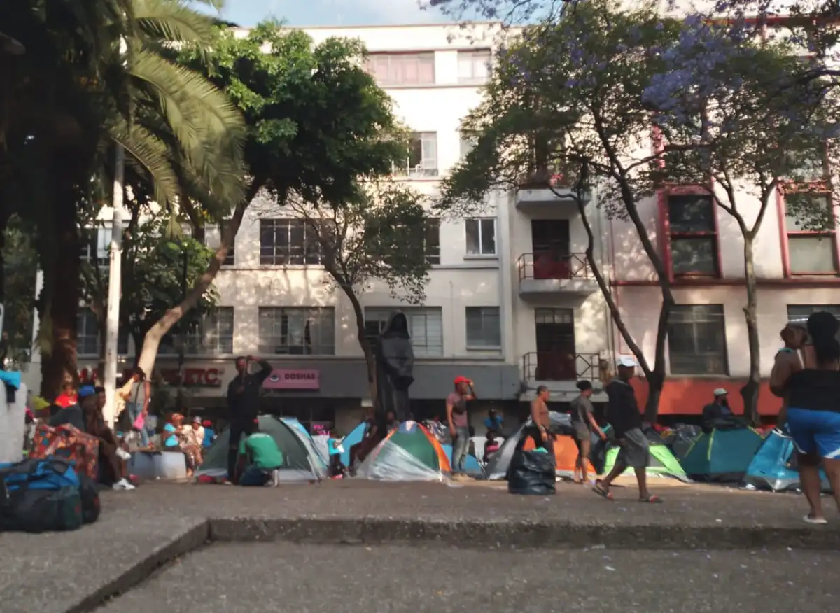 migrantes plaza giordano bruno.jpeg
