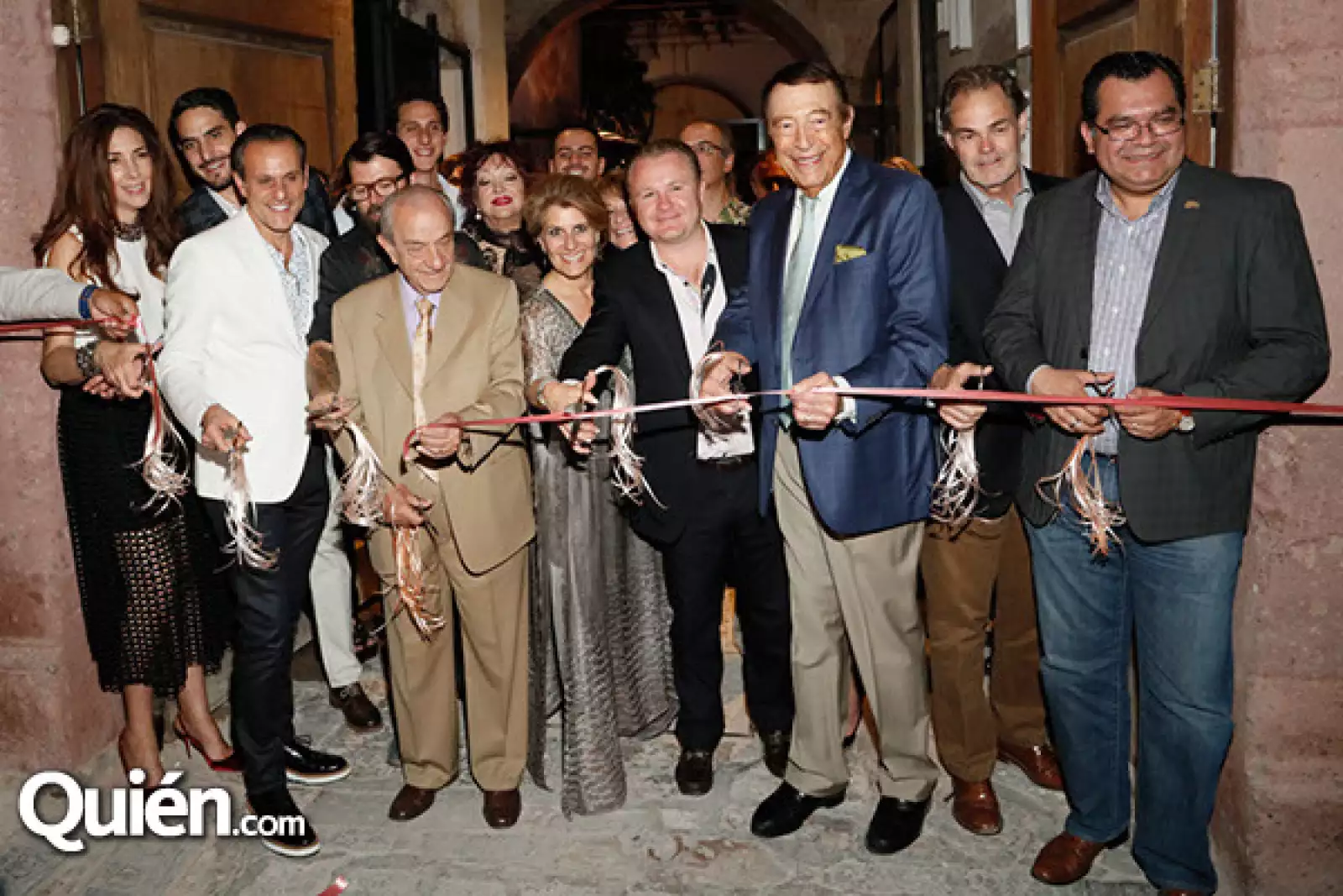 Corte de listón inaugural