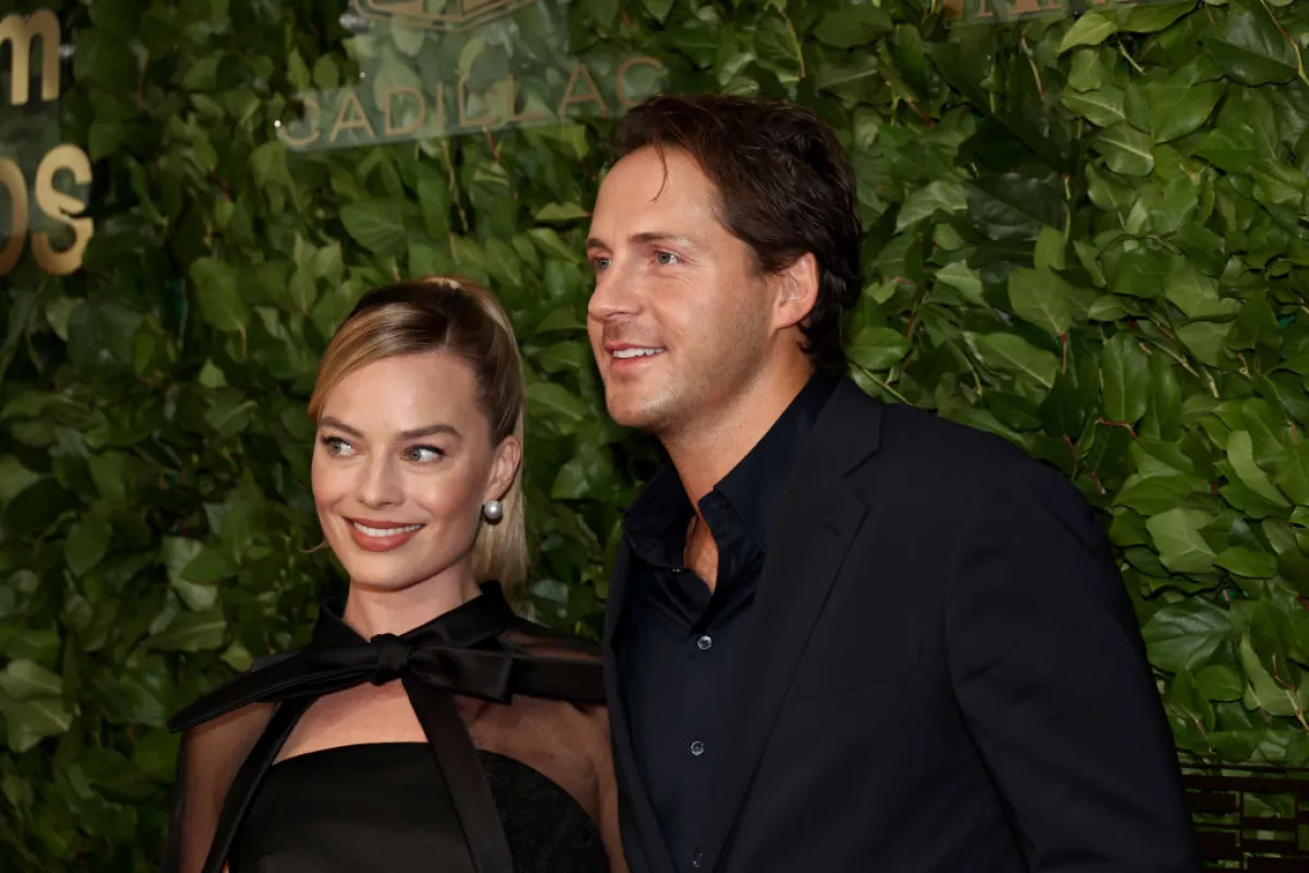 Margot Robbie y su esposo en los premios Gotham