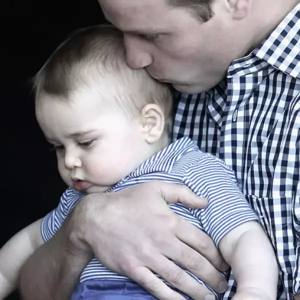 Nada como ver a un padre con su hijo tan cariñoso.