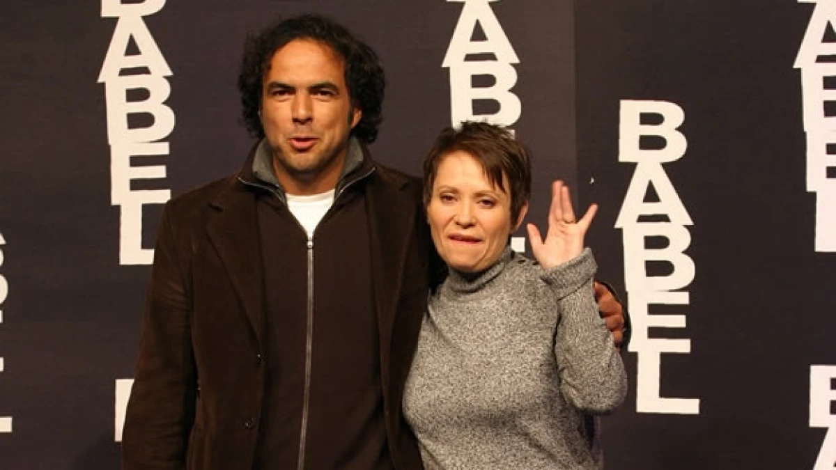 González Iñárritu y Adriana Barraza posan en la premiere de Babel