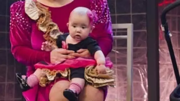 La actriz y comediante platicó en el programa de radio de Javier Poza sobre el bautizo de su hija Angélica, el cual será el 20 de abril y tendrá como padrino a Jaime Camil.