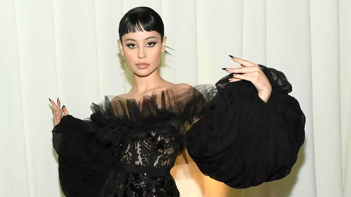 Alexa Demie corta de tajo su relación con Balenciaga.
