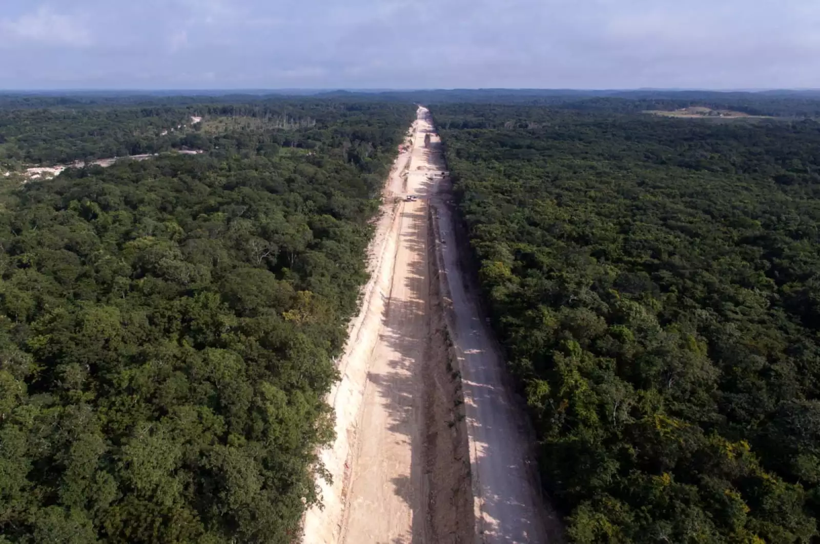Vista aérea de la ruta del Tren Maya en Escarcega, Campeche. 