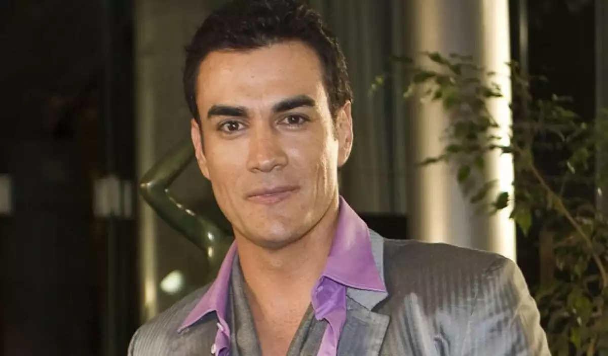 El actor, quien fue uno de Los 12 hombres más sexys de la revista Quién en el 2009, espera que en este 2010 le llegue más trabajo que lo ayude a crecer en su carrera.
