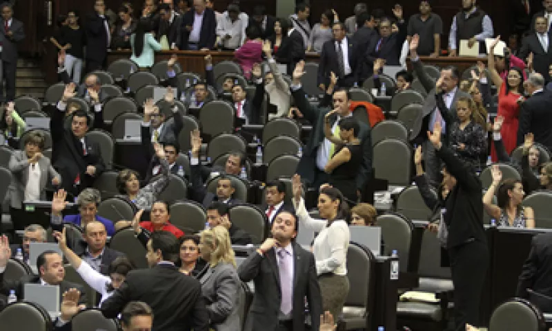 El contrato a Telmex fue asignado el 21 de diciembre de 2012. (Foto: Notimex)