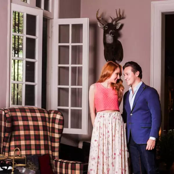 Ceci y César se conocieron gracias a un amigo en común, el cantante Carlos Rivera.