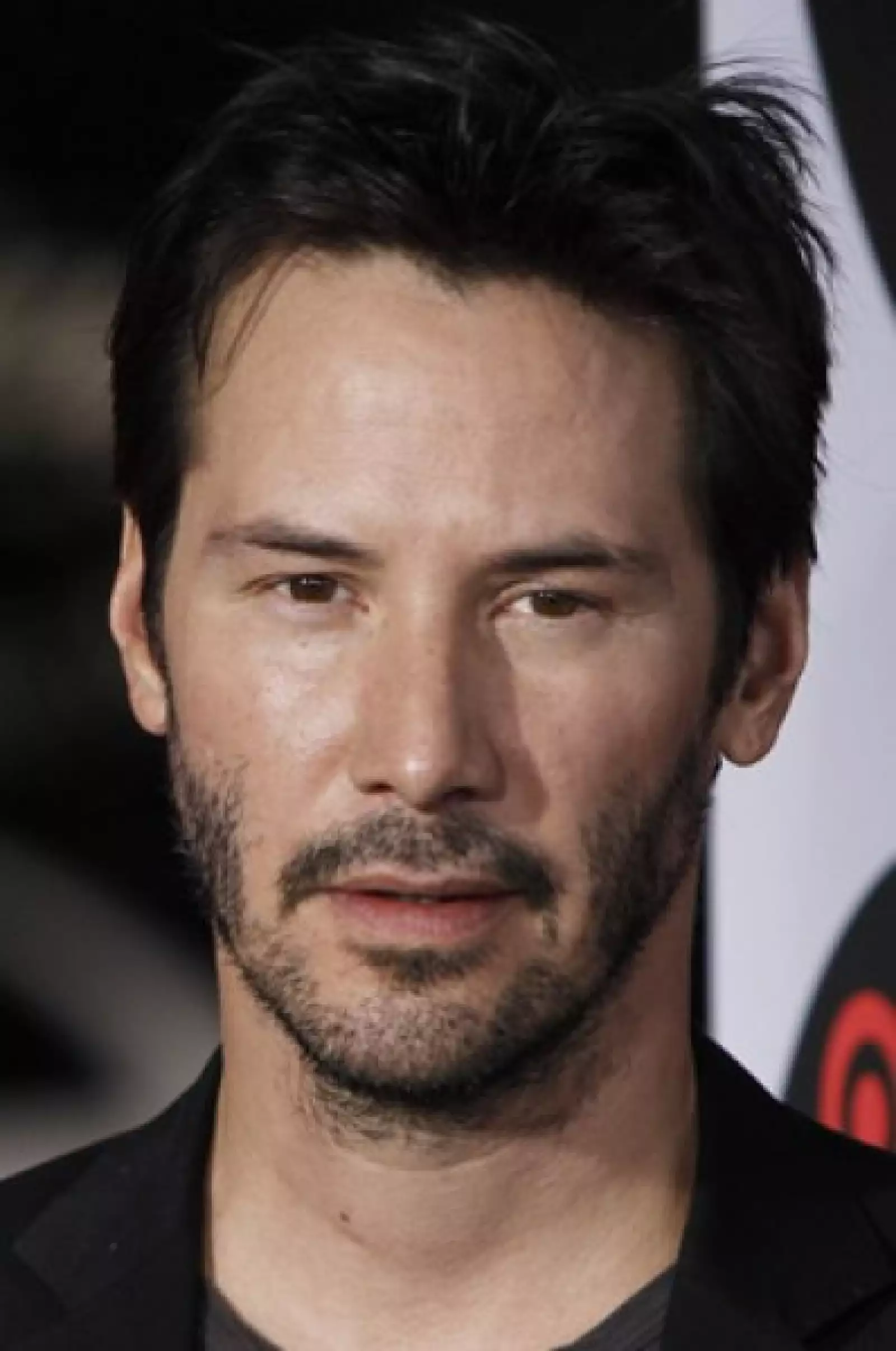 Jennifer Syme, novia de Keanu Reeves, falleció a los 29 en un accidente de coches. La tragedia tuvo lugar a unos meses de que la pareja perdiera a la hija que esperaba dos semanas antes de su nacimiento.