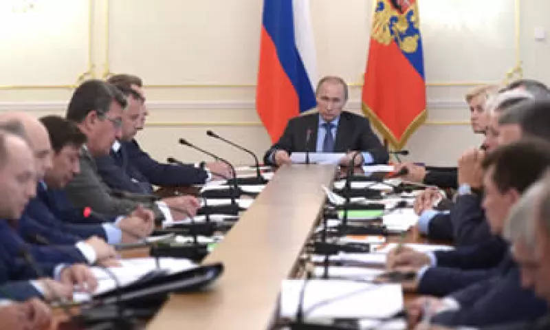 Entre los sancionados hay dos accionistas del banco consentido del Kremlin. (Foto: Reuters)