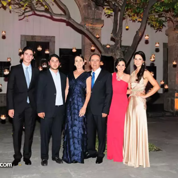 Nicolás y Juan Diego Plasencia, Regina Gómez Verea con Luis, Valeria y Regina Plasencia