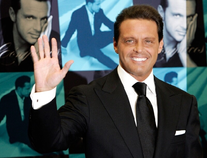 El mexicano es el cantante que más discos ha vendido en la historia de este país, con dos millones 456 mil 533 copias de sus producciones, reveló hoy el diario chileno `La Tercera´.