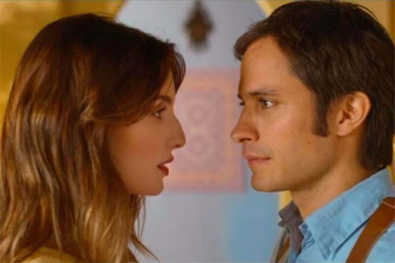 María Valverde es el interés romántico de Gael García en el último video de Calle 13.