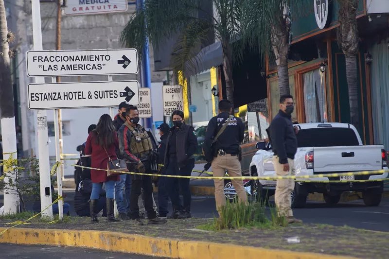 Un comando armado asesino a 6 personas en un ataque armado en el bar cantina "La 25", ubicada en la colonia Las Américas, en Morelia. El ataque sucedió alrededor de las 04:30.