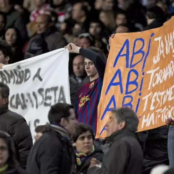 Seguidores apoyan a Eric Abidal en su lucha contra el cancer