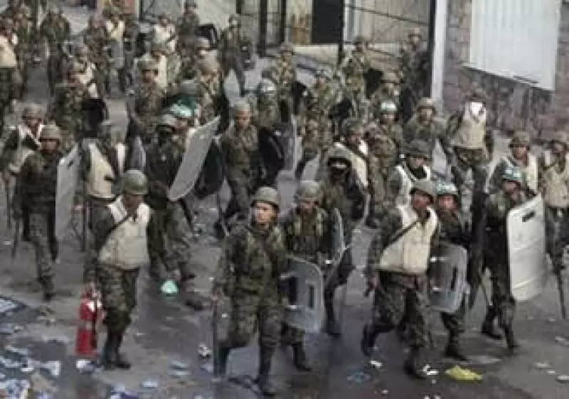 Los militares hondureños se enfrentaron contra los seguidores de Zelaya afuera de la embajada brasileña en Tugucigalpa. (Foto: Reuters)