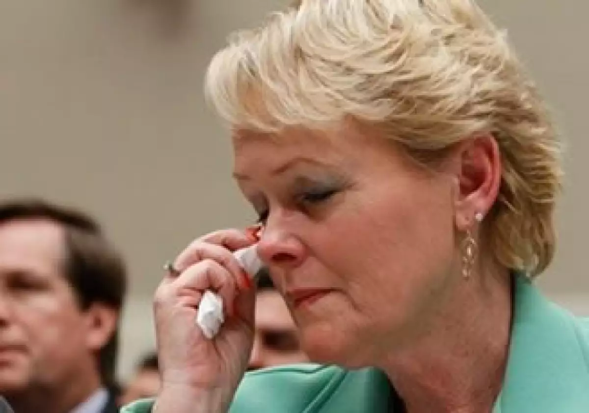 Rhonda Smith presentó su testimonio sobre las fallas de los autos Toyota, y lanzó críticas a las autoridades de EU y a los directivos de la empresa. (Foto: AP)