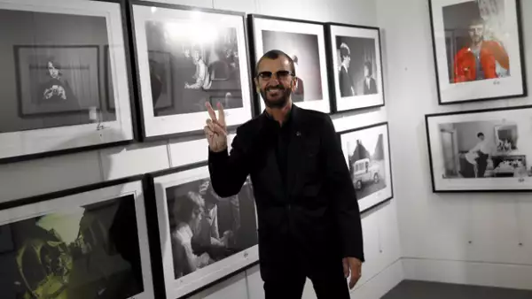 El ex baterista inauguró una exposición de imágenes nunca antes vistas de los integrantes del grupo inglés, además de una recopilación en un libro.