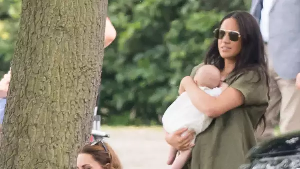 Meghan Markle y Archie en el partido de polo de Harry