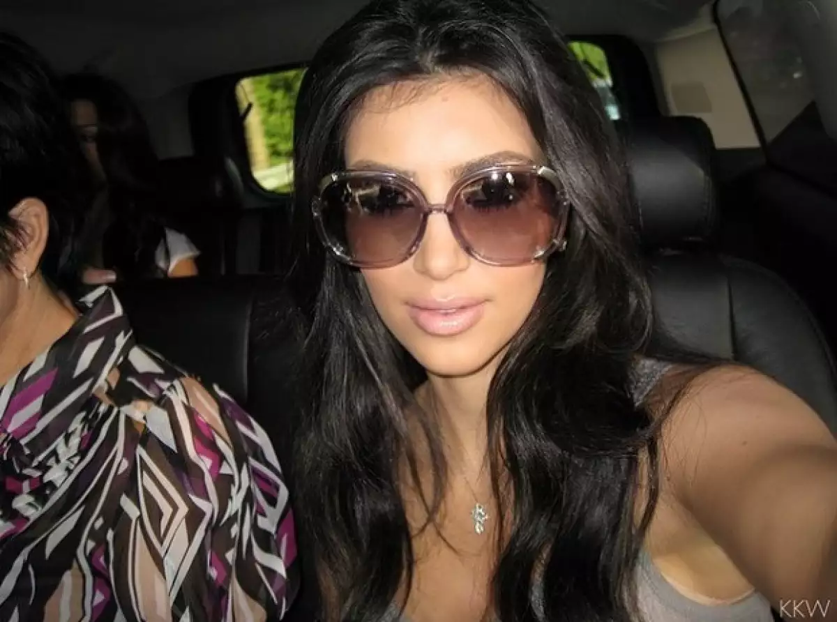 ¿Recuerdas aquel episodio de KUWTK en el que Khloé fue llevada a prisión por Kris y Kim? Pues ella ha revelado las fotos que se tomó durante uno de los momentos más icónicos del reality show.
