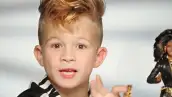 La muñeca más famosa del mundo deja un claro mensaje en su último comercial para Moschino: ella no es exclusiva para las niñas.