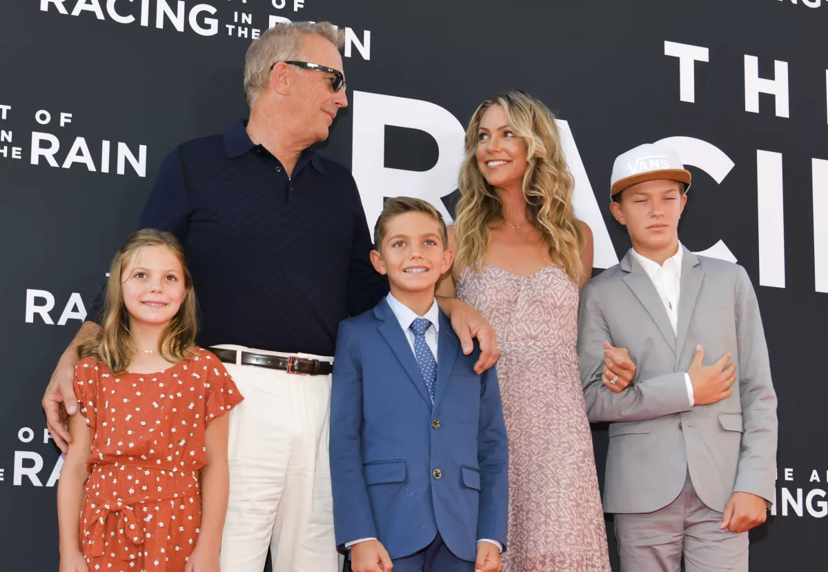 Kevin-Costner-Christine-Baumgartner-hijos