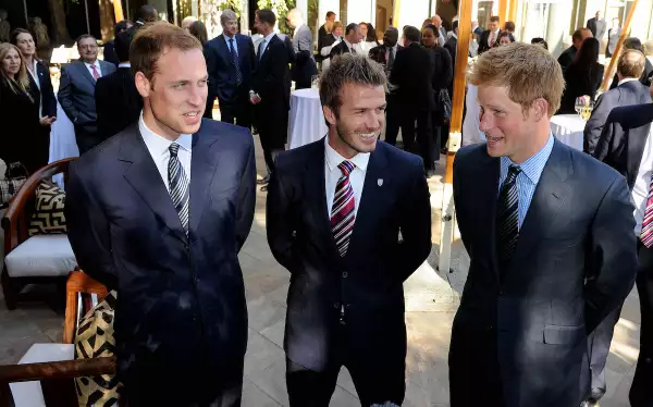 El príncipe Harry y David Beckham