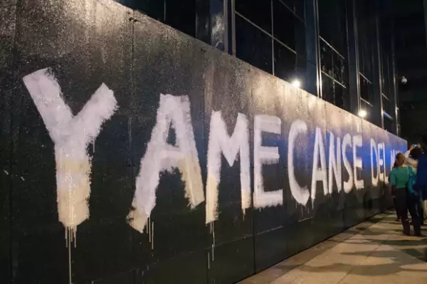 El comentario del procurador trascendió las redes sociales y un grupo de manifestantes acudió al Ángel de la Independencia para mostrar indignación por lo dicho.