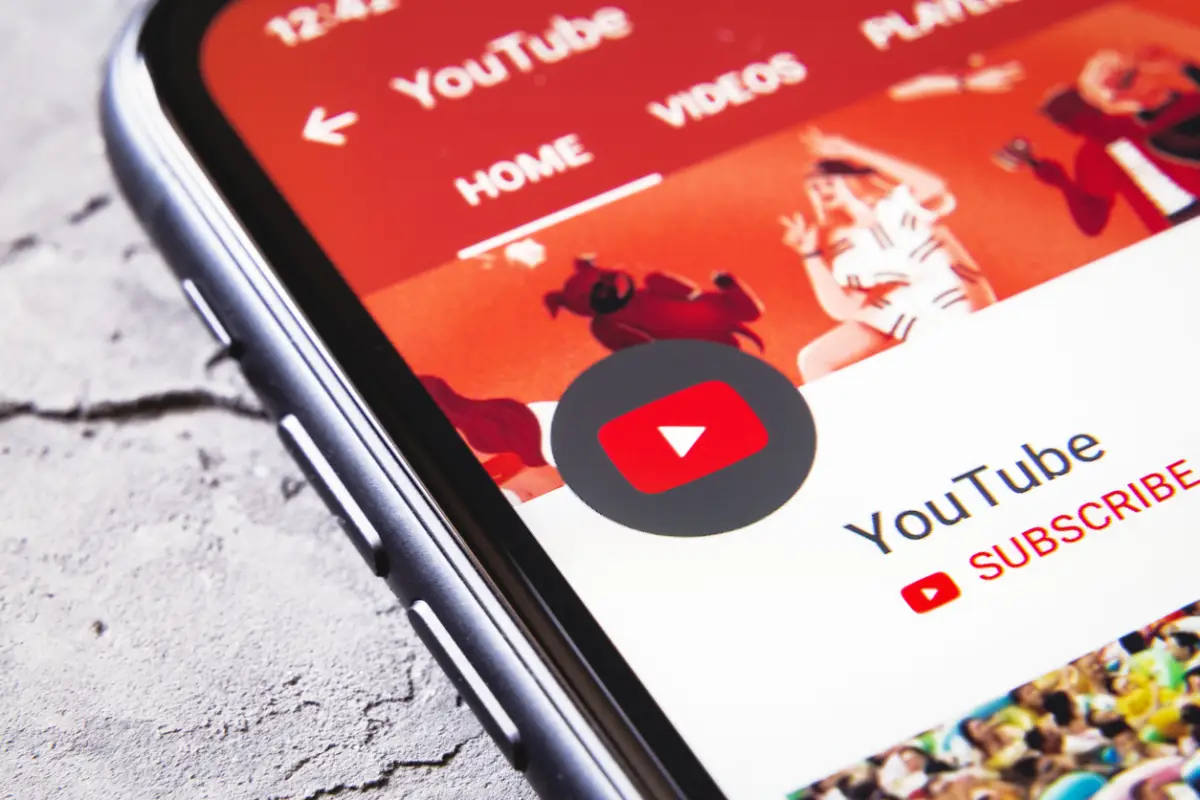 YouTube prepara función de IA para grabar con la voz de artistas famosos