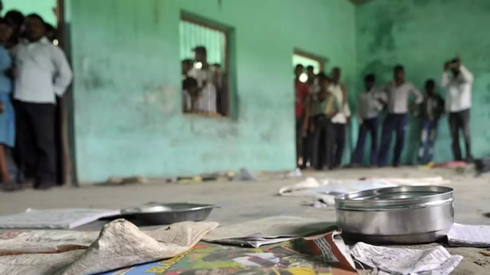 Niños intoxicados por comida en India