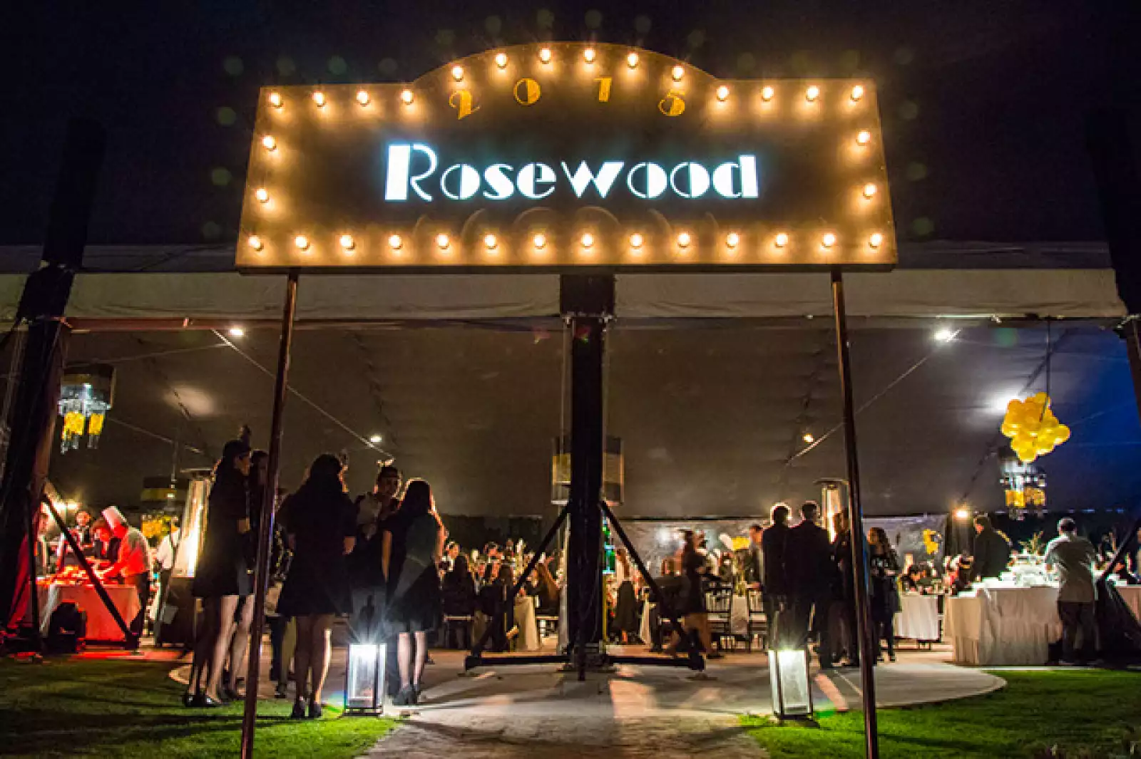 Decoración para la cena de fin de año en el hotel Rosewood