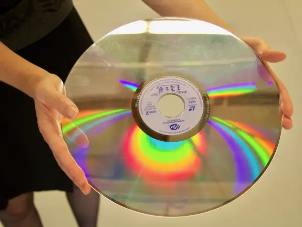 8-LaserDisc-.jpeg