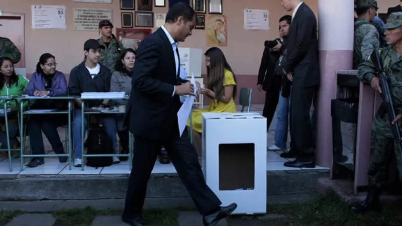 rafael correa, consulta ciudadana