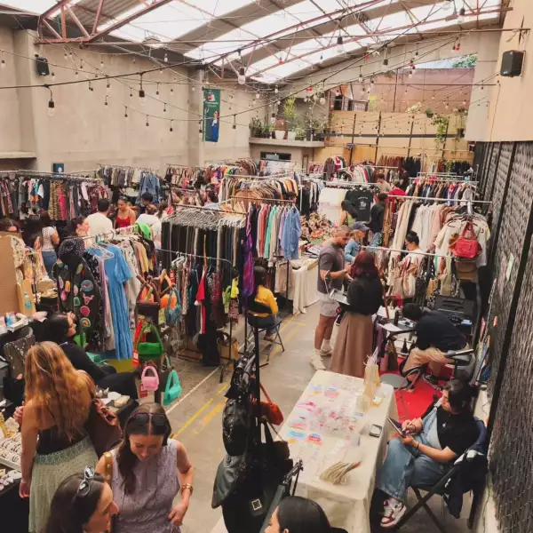 bazar de ropa en la roma.jpg