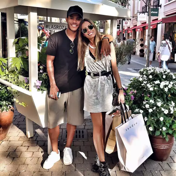 Jonathan dos Santos y Marta Carriedo