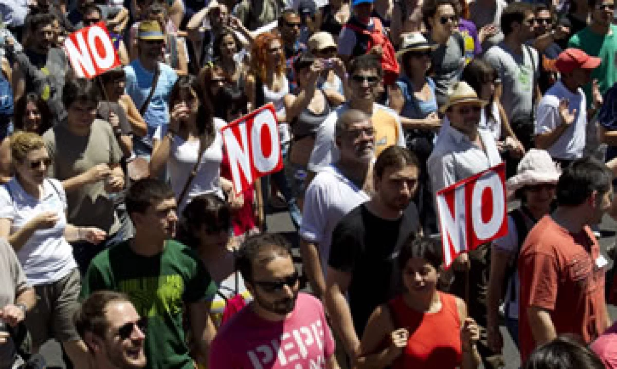 Casi dos años de recesión han dejado a España con una tasa de desempleo de 21.3%, la más elevada de las 17 naciones de la eurozona. (Foto: AP)