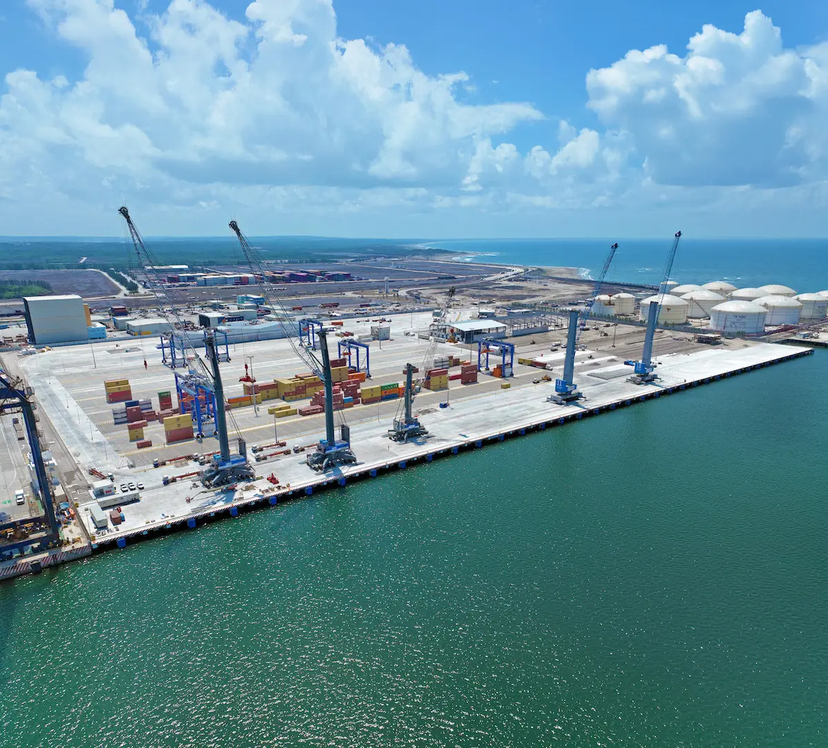 vista aérea de la terminal de Grupo CICE en el puerto de Veracruz.