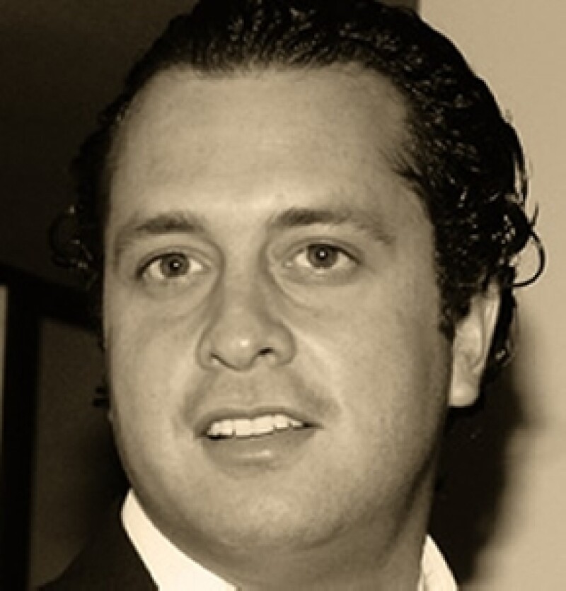 El hijo del ex Presidente de México tuvo un accidente ayer por la noche, iba con dos acompañantes. Todos se encuentran fuera de peligro.
