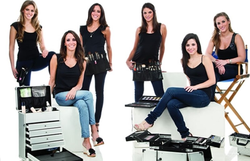 Sombra aquí sombra allá ¡Maquíllate, maquíllate!. María Galindo, Daniela y María José Martínez con Daniela de Haro, Lourdes Zermeño y Regina de Velasco.